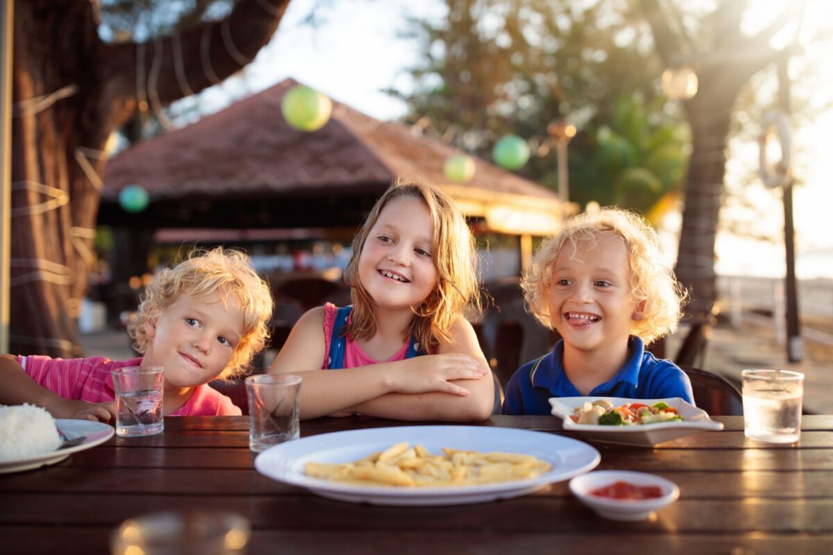 kids at dinner table